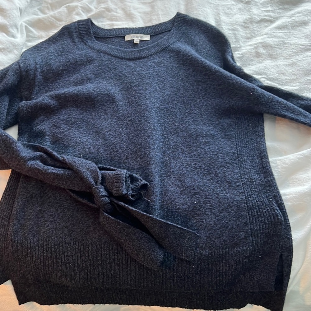 Navy madewell sweater with bow tied sleeves
